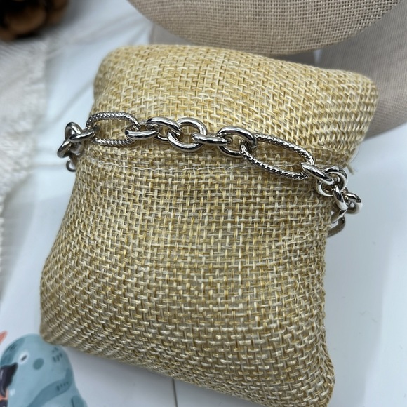 Sterling Silver Figaro Textured Ribbed Cable Chain Link Bracelet - Picture 3 of 11